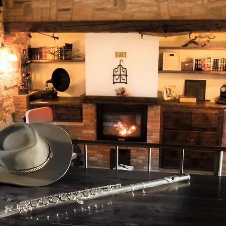 Relais Cascina Al Campaccio مزرعة للإقامة